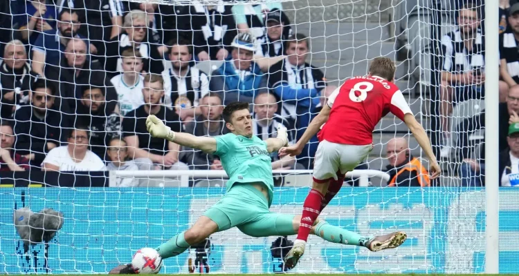 Arsenal Incar Penjaga Gawang Premier League, Serta Ular Sanca Menyerang Peternakan di Kuningan