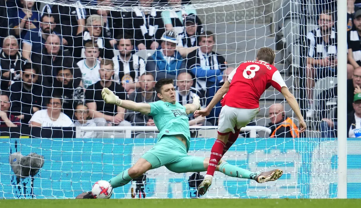 Arsenal Incar Penjaga Gawang Premier League, Serta Ular Sanca Menyerang Peternakan di Kuningan