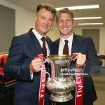 Bastian Schweinsteiger Sarankan Louis van Gaal Jadi Pelatih Tim Nasional Jerman