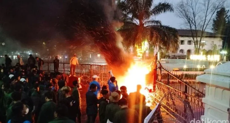Bom Molotov dan Ancaman Keamanan: Liputan Terkini