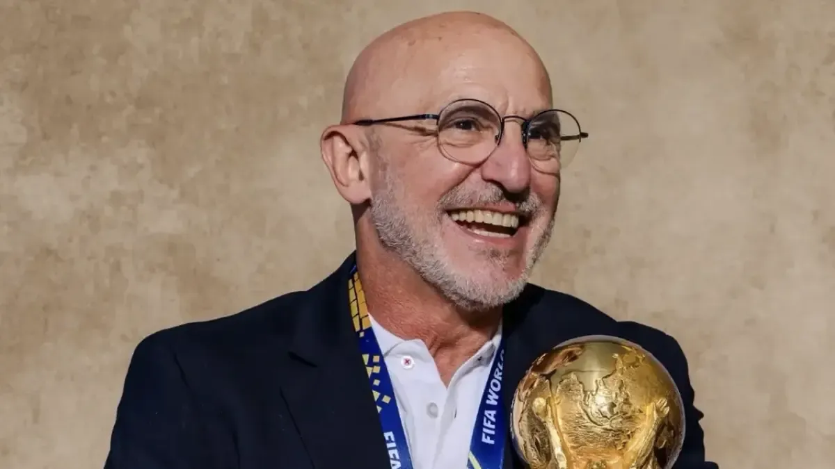 Borja Iglesias dan Pemain Spanyol Lainnya Bernazar Menggambar Wajah Luis de la Fuente sebagai Tato Setelah Menjuarai Piala Dunia 2026