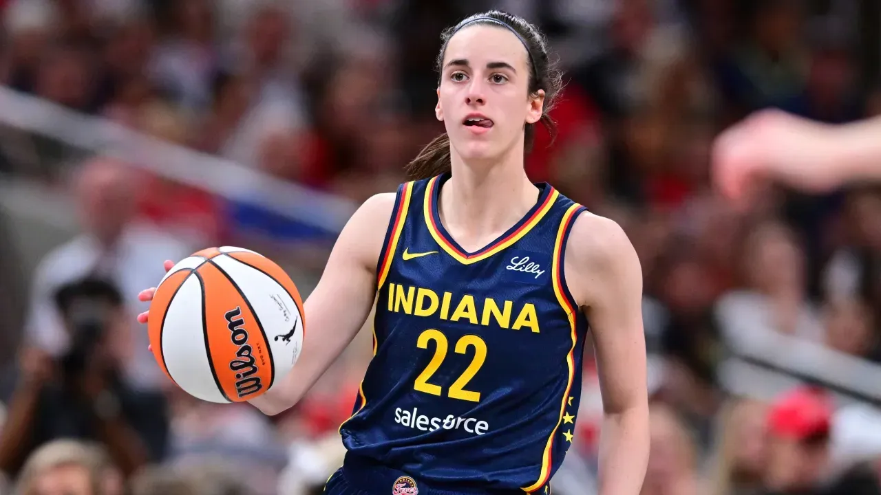 Caitlin Clark Dihantam di Wajah oleh Legenda WNBA Setelah Mendapatkan Foul yang Bisa Memicu Denda dalam Kemenangan Besar