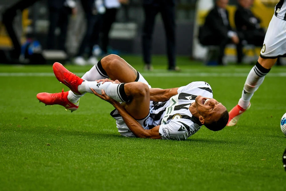 Cedera Pemain Sepak Bola: Antara Pemanasan dan Risiko