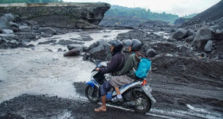 Cuaca Ekstrem Mengancam Jawa Timur dan China, 21 Orang Tewas Akibat Longsor
