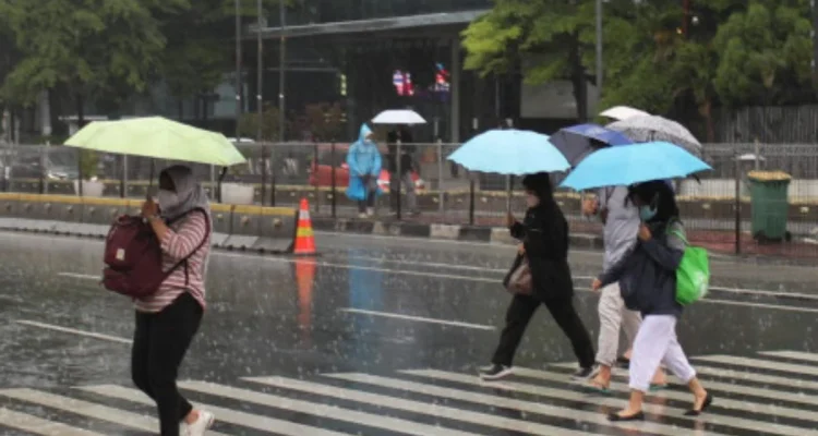 Cuaca Hari Ini: Hujan Ringan Berpotensi Guyur Sejumlah Wilayah Jakarta dan Kota Lainnya