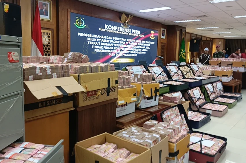 Don Ritto Dibawa ke Kejagung, 8 Koper dan Brankas Berisi Emas dan Uang Tunai Disita
