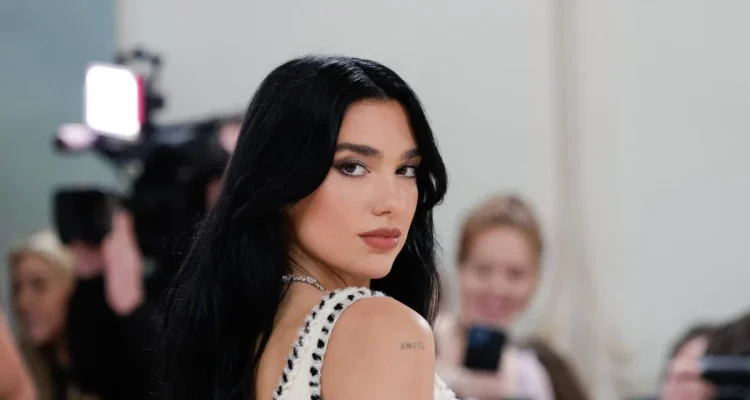 Dua Lipa: Dari Honeymoon Hingga Menghidupkan Buku-Buku Terlarang