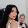 Dua Lipa: Dari Honeymoon Hingga Menghidupkan Buku-Buku Terlarang