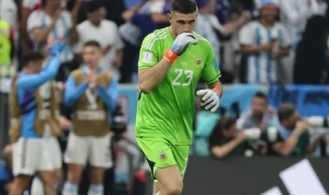 Emiliano Martinez Pertimbangkan Masa Depannya di Timnas Argentina Setelah Kekalahan di Piala Dunia 2026