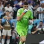 Emiliano Martinez Pertimbangkan Masa Depannya di Timnas Argentina Setelah Kekalahan di Piala Dunia 2026