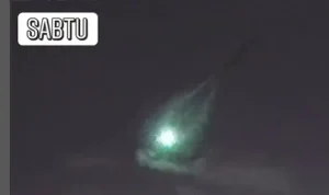Fenomena Meteor yang Menghebohkan: Cahaya Hijau Kebiruan di Langit Jawa