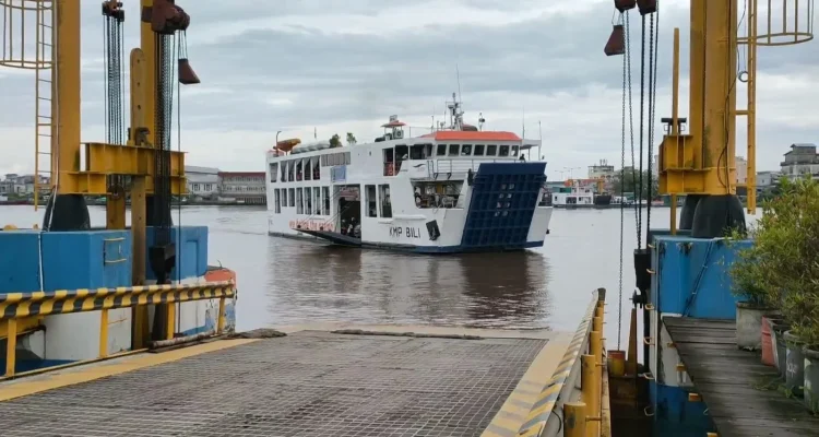 Ferry Peel River Kembali Beroperasi Setelah Mengalami Gangguan