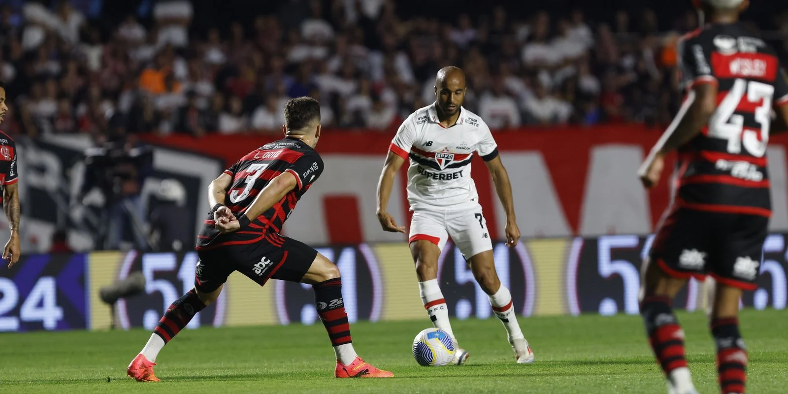 Flamengo dan São Paulo Berbagi Poin di Maracanã
