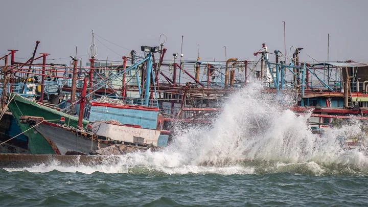 Gelombang Tinggi Mengancam Perairan Indonesia, Nelayan dan Masyarakat Pesisir Diminta Waspada