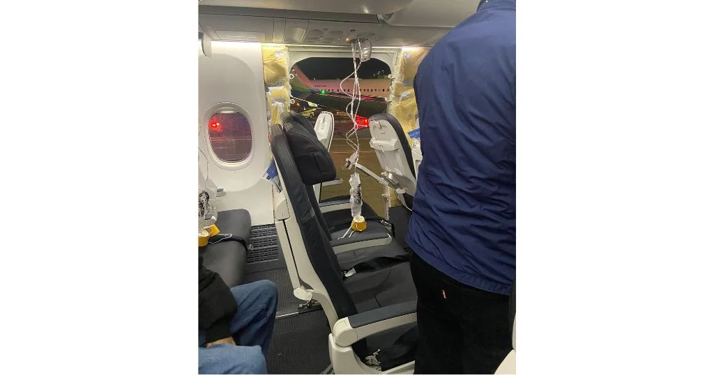 Insiden Mengerikan di Pesawat Ryanair: Penumpang Hampir Tersedot Keluar