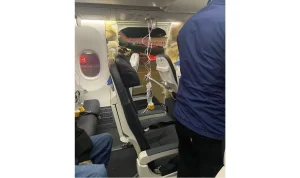 Insiden Mengerikan di Udara: Jendela Pesawat Ryanair Terlepas, Penumpang Nyaris Tersedot Keluar
