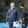 José María Giménez dan Marcelo Bielsa dalam Sorotan: Dari Sepak Bola hingga Bantuan Kemanusiaan