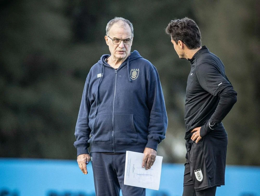 José María Giménez dan Marcelo Bielsa dalam Sorotan: Dari Sepak Bola hingga Bantuan Kemanusiaan