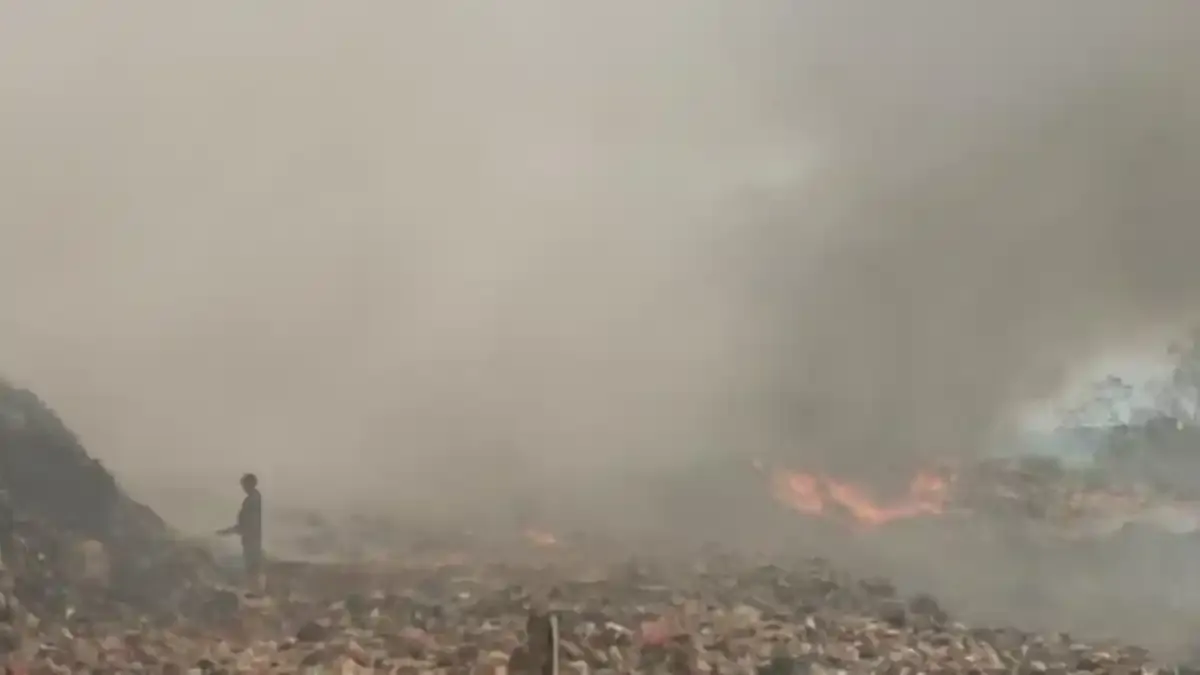 Kebakaran TPA Jatiwaringin Tangerang: 154 Warga Alami Infeksi Saluran Pernapasan Akut