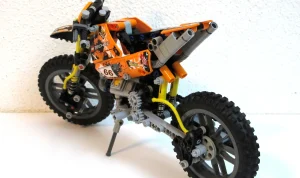 Kebangkrutan dan Kepulihan: Kisah LEGO dan KTM
