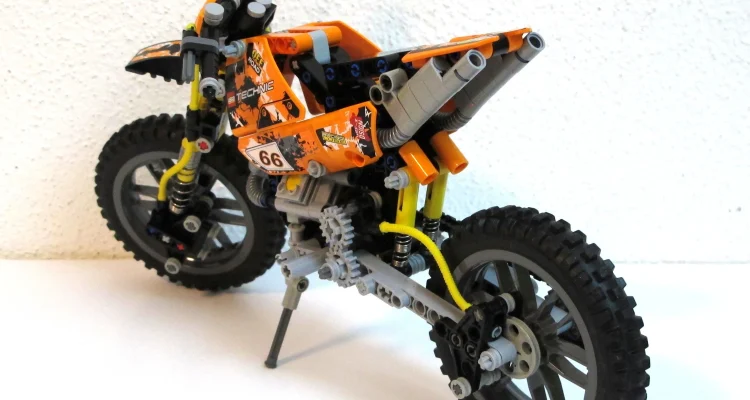 Kebangkrutan dan Kepulihan: Kisah LEGO dan KTM