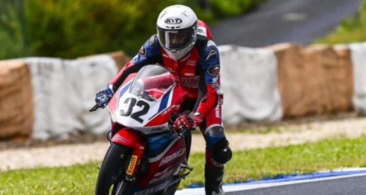 Kiandra Ramadhipa Raih Kemenangan di Red Bull Rookies Cup Sachsenring 2026