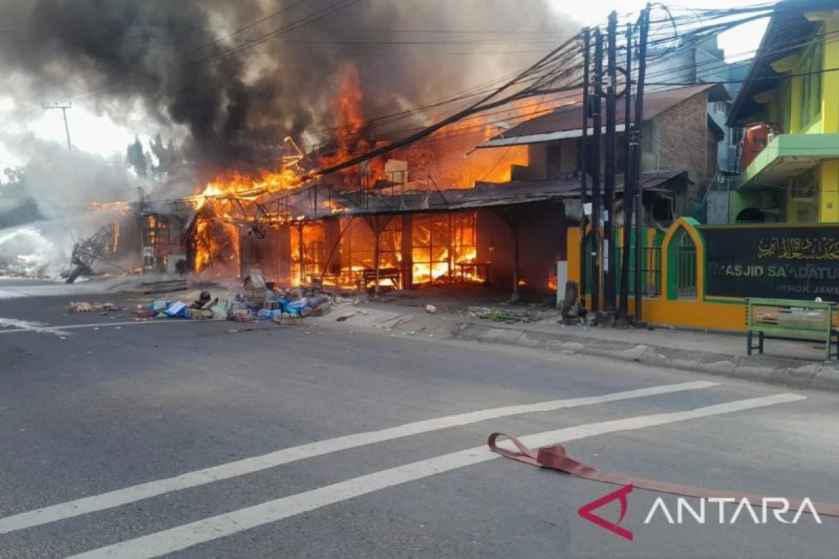 Kios di Indonesia: Antara Kebakaran, Penyegelan, dan Korupsi