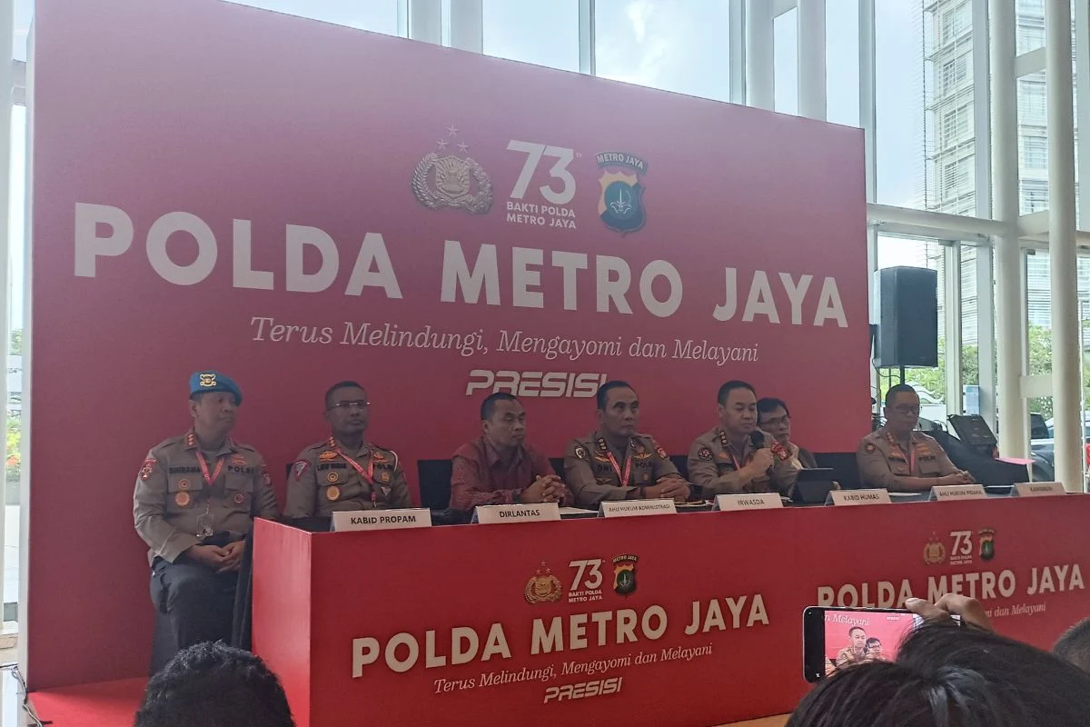 Konferensi Pers Polda Metro Jaya: Puluhan Brimob Bersenjata Jaga Acara