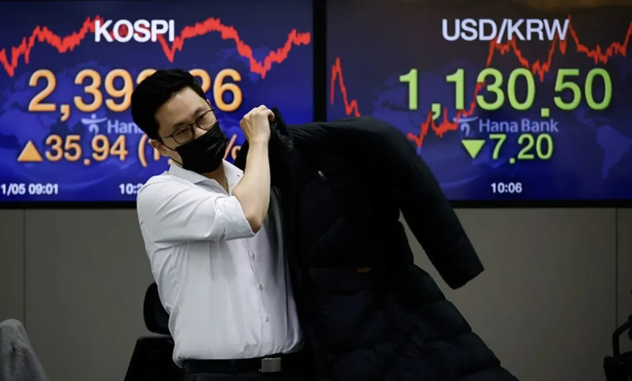 KOSPI Anjlok 4,5% Setelah Selloff Saham AI, Samsung dan SK Hynix Terjun Bebas