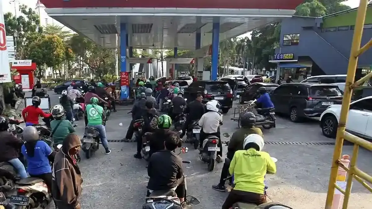 Krisis BBM di Sumatera Utara: Antrean Panjang dan Pemberhentian Sopir Truk Tangki