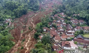Longsor di Gegerkalong Bandung: Empat Bangunan Hancur, Wakil Wali Kota Erwin Soroti Konstruksi yang Tak Sesuai Standar