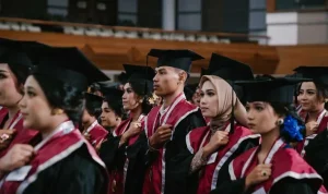 Masa Depan Pendidikan di Era AI: Beasiswa, Kampus Terbaik, dan Tradisi Wisuda