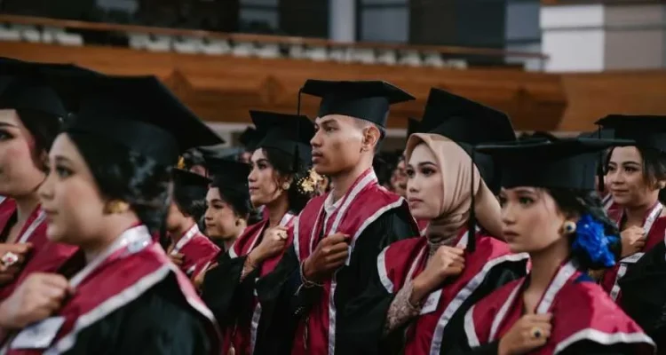 Masa Depan Pendidikan di Era AI: Beasiswa, Kampus Terbaik, dan Tradisi Wisuda