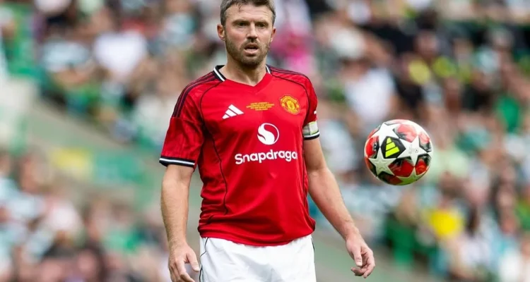 Michael Carrick Siap Bentuk Manchester United yang Lebih Kuat