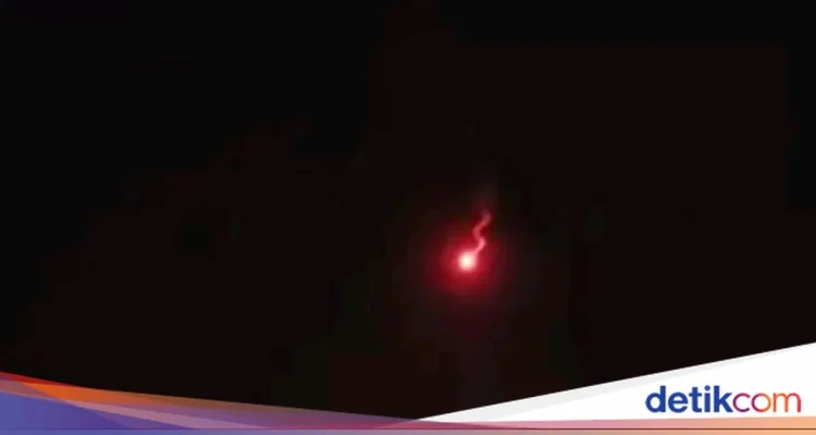 Misteri Fenomena Meteor Jatuh di Cirebon Terungkap