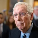 Mitch McConnell Menghadapi Spekulasi Kesehatan Setelah Foto 'Bukti Kehidupan' Dirilis