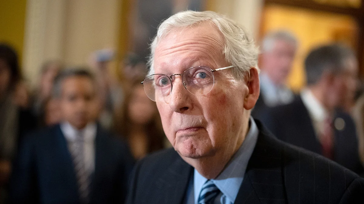 Mitch McConnell Menghadapi Spekulasi Kesehatan Setelah Foto 'Bukti Kehidupan' Dirilis