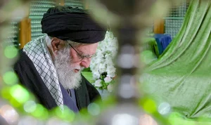 Mojtaba Khamenei Tidak Hadir saat Upacara Pemakaman Ayatollah Ali Khamenei, Ribuan Orang Menghadiri Acara