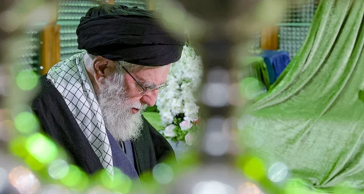 Mojtaba Khamenei Tidak Hadiri Pemakaman Ayahnya, Ali Khamenei, karena Alasan Keamanan