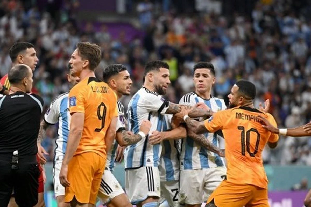 Nahuel Molina dan Leandro Paredes Terlibat dalam Insiden Ugly di Final Piala Dunia