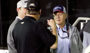 NASCAR, Gaji CEO, dan Keresahan Penggemar: Tinjauan Berita Hari Ini