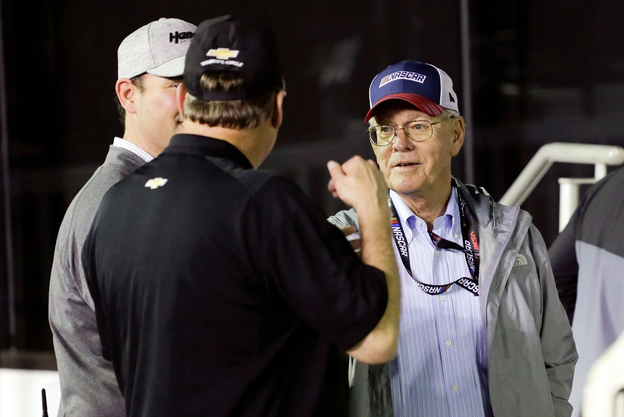 NASCAR, Gaji CEO, dan Keresahan Penggemar: Tinjauan Berita Hari Ini