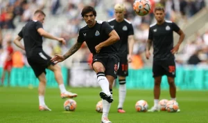 Newcastle United Hadapi Persaingan Sengit untuk Pemain AC Milan