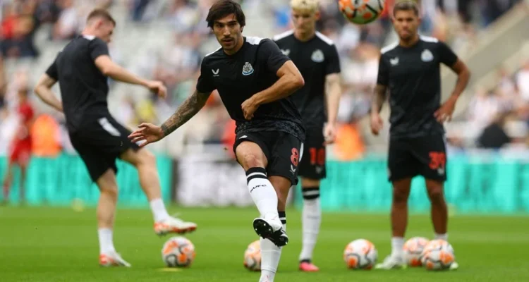Newcastle United Hadapi Persaingan Sengit untuk Pemain AC Milan