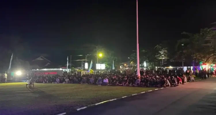 Nobar Bola Gembira, Warga dan Polri Bersatu dalam Semangat Kemitraan