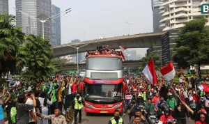 Parade dan Perayaan: Dari Kemenangan Sepak Bola Hingga Tradisi Shinto