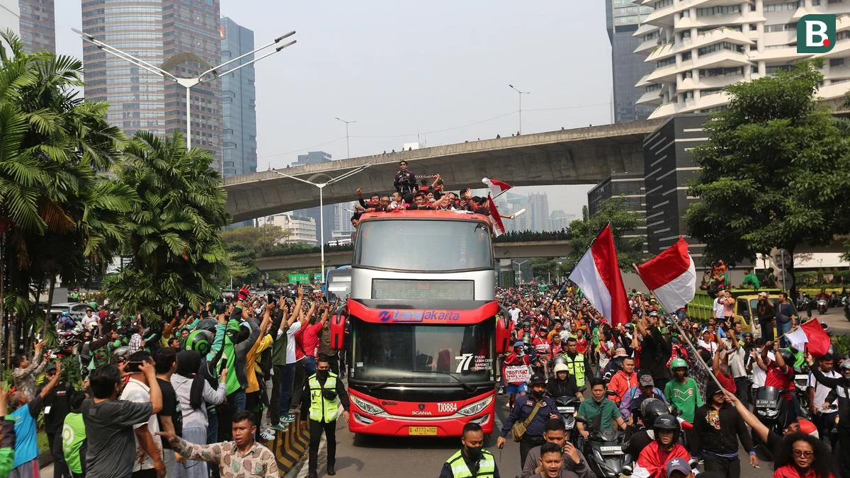 Parade dan Perayaan: Dari Kemenangan Sepak Bola Hingga Tradisi Shinto