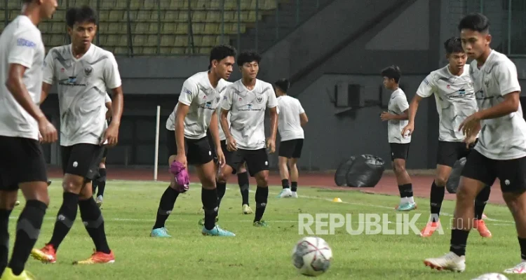 Pertandingan Persahabatan Seru: Dari Ajax hingga Timnas Indonesia U-17