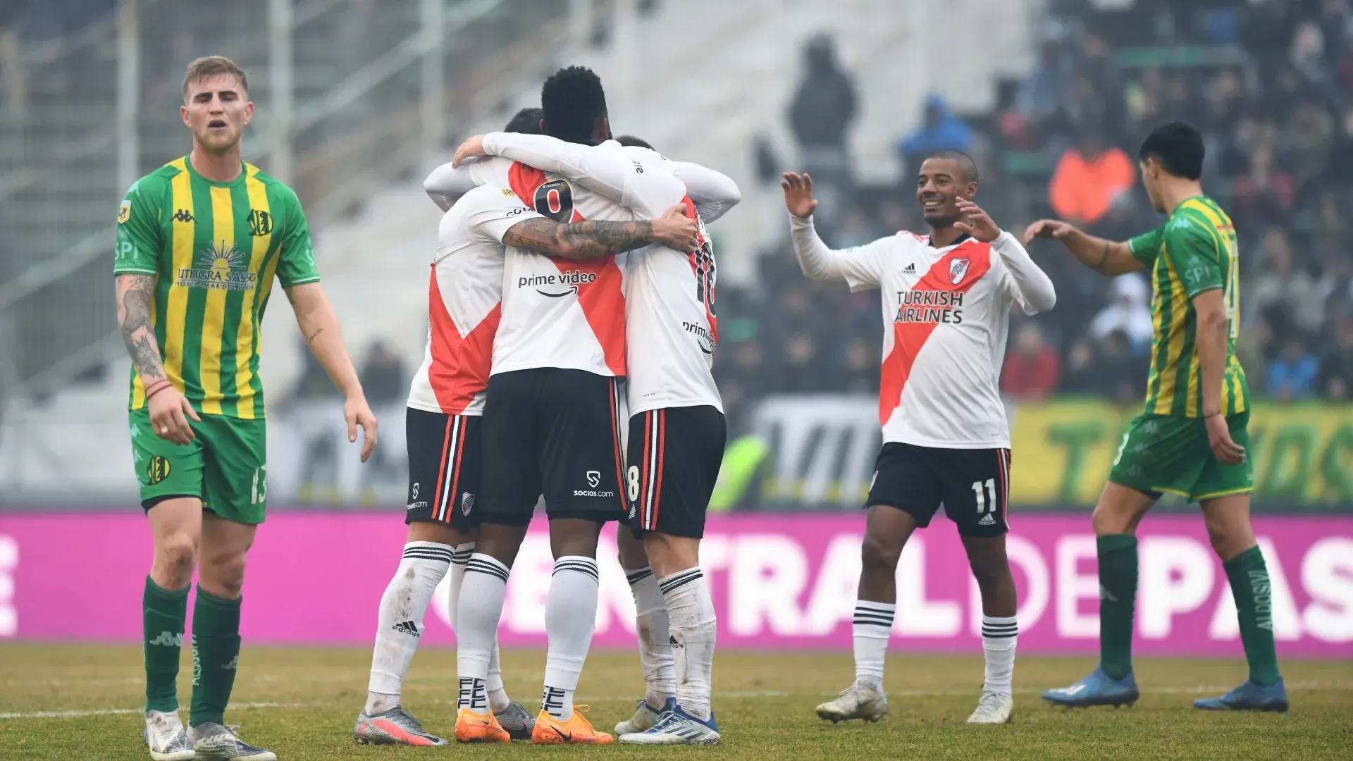 Pertandingan River Plate vs Aldosivi Dikejutkan dengan Kebakaran di Dekat Stadion