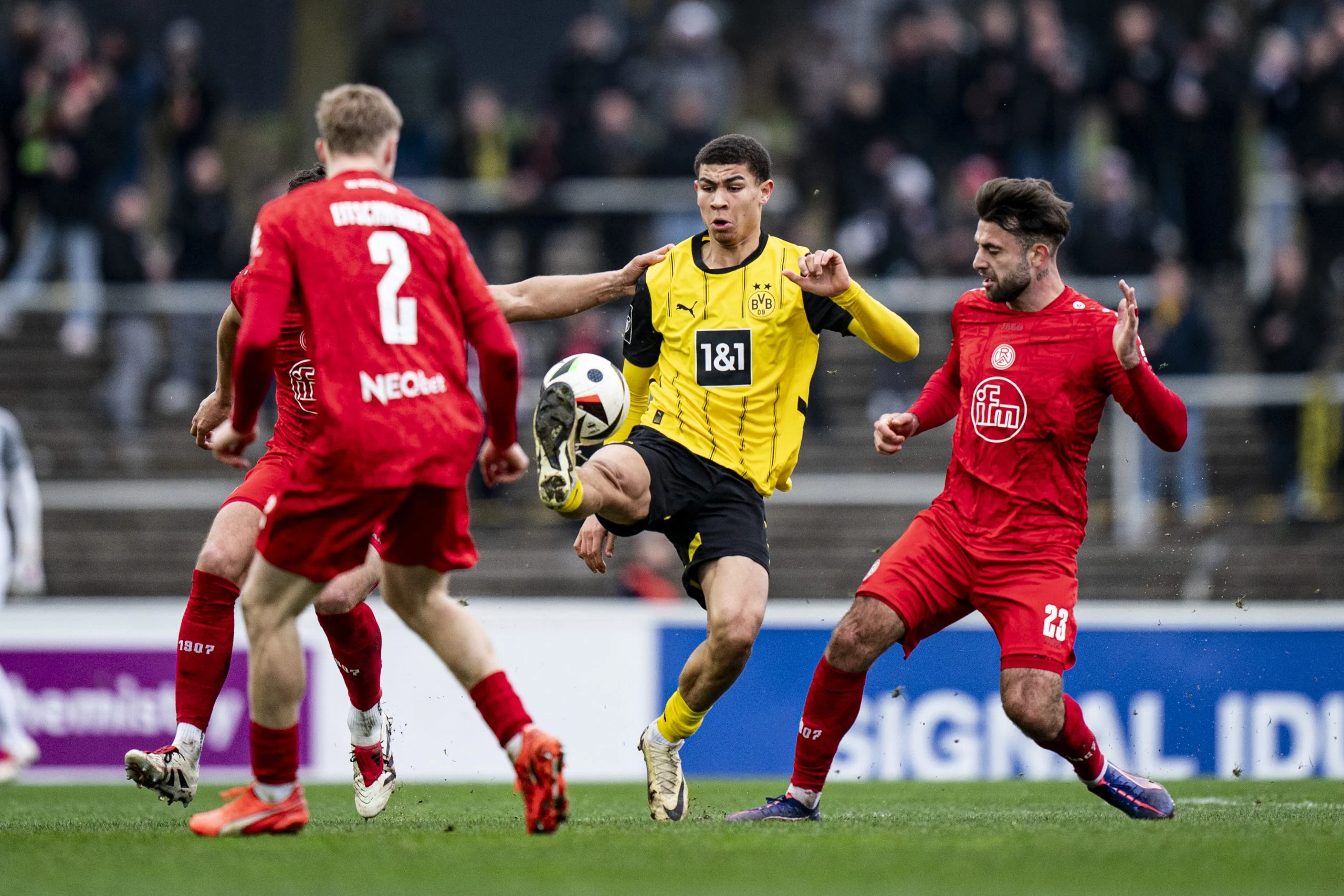 Pertarungan Sengit di Bundesliga: Fortuna Dusseldorf vs Dortmund